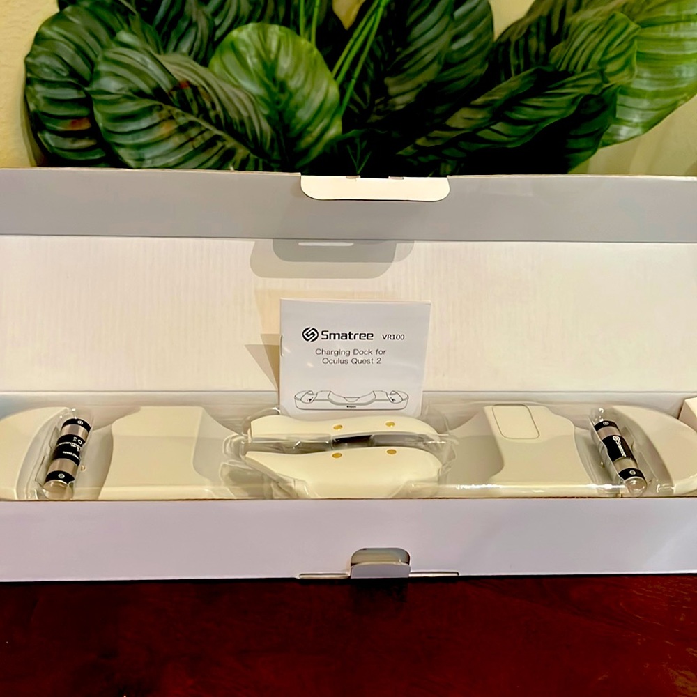 Brand New ✨Smatree Charging dock for Oculous Quest 2 🔋